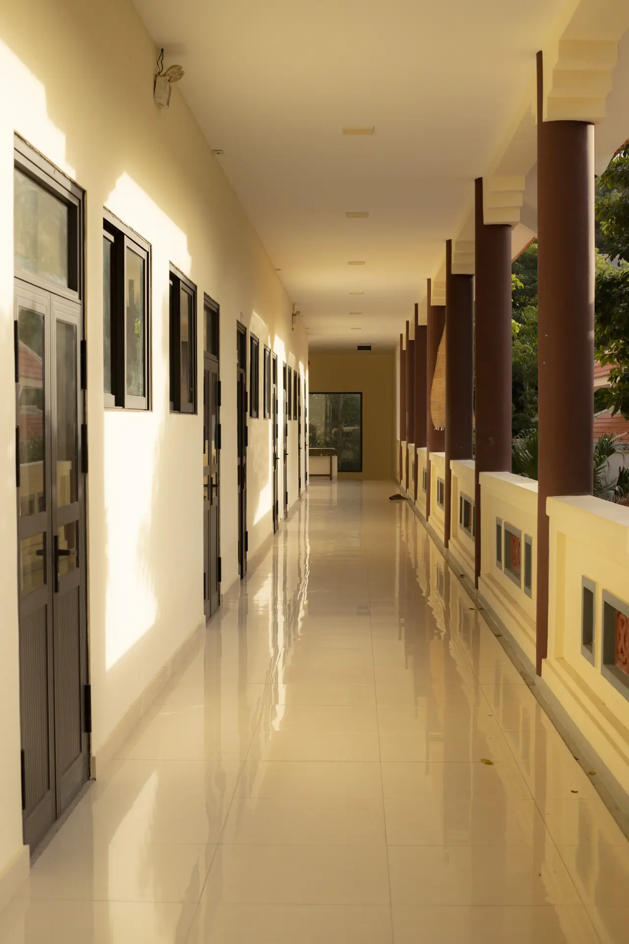 Hành Lang Lớp Học Trường TCPH Khánh Hòa