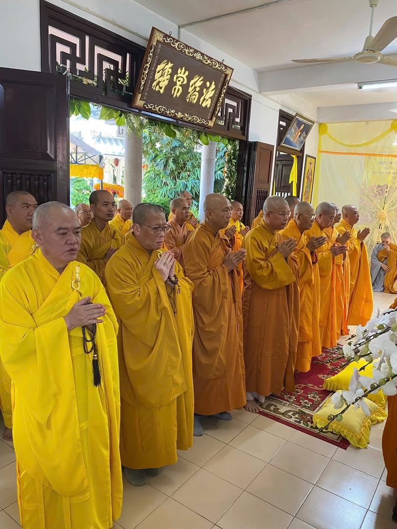 Khánh Hoà: Thường trực Ban Trị sự Phật giáo Khánh Hoà viếng tang cố Ni Trưởng Thích Nữ Diệu Vân